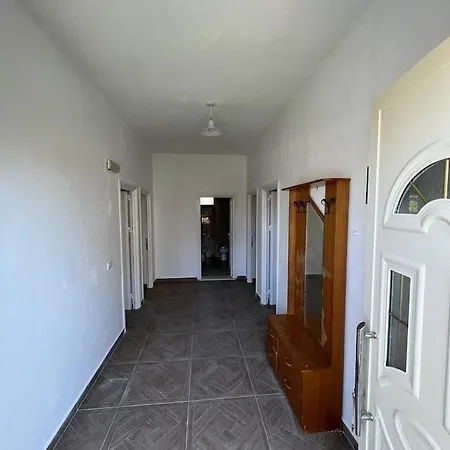 Xhuljan Appartement *